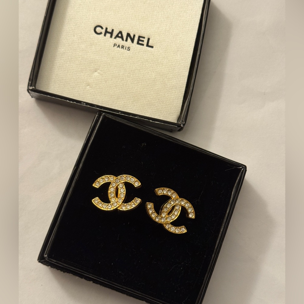 CHANEL Earrings Vintage CC Logo Crystal Clip On 24K Gold Plated Studs with Box - Picture 5 of 13